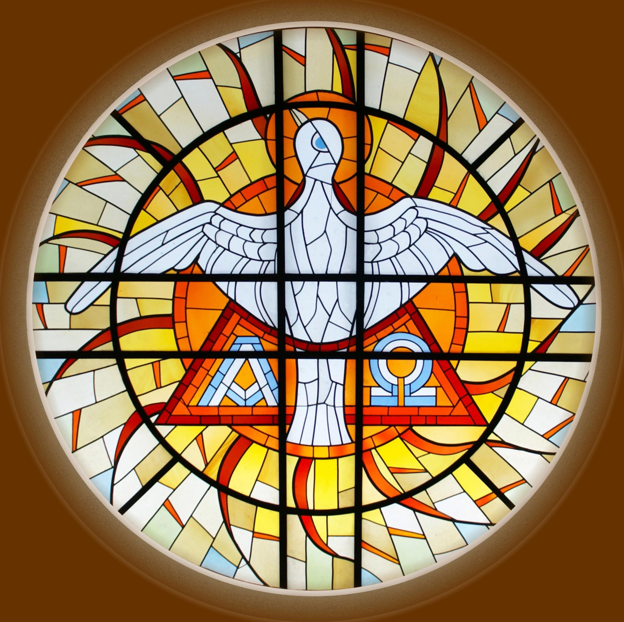 Kirchenfenster, das die Dreifaltigkeit zeigt