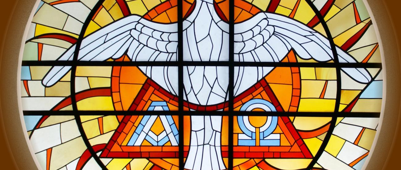 Kirchenfenster, das die Dreifaltigkeit zeigt