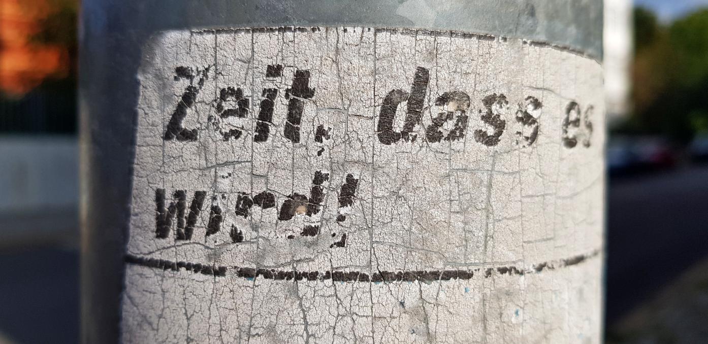 Plakat mit dem Text: Zeit, dass es wird