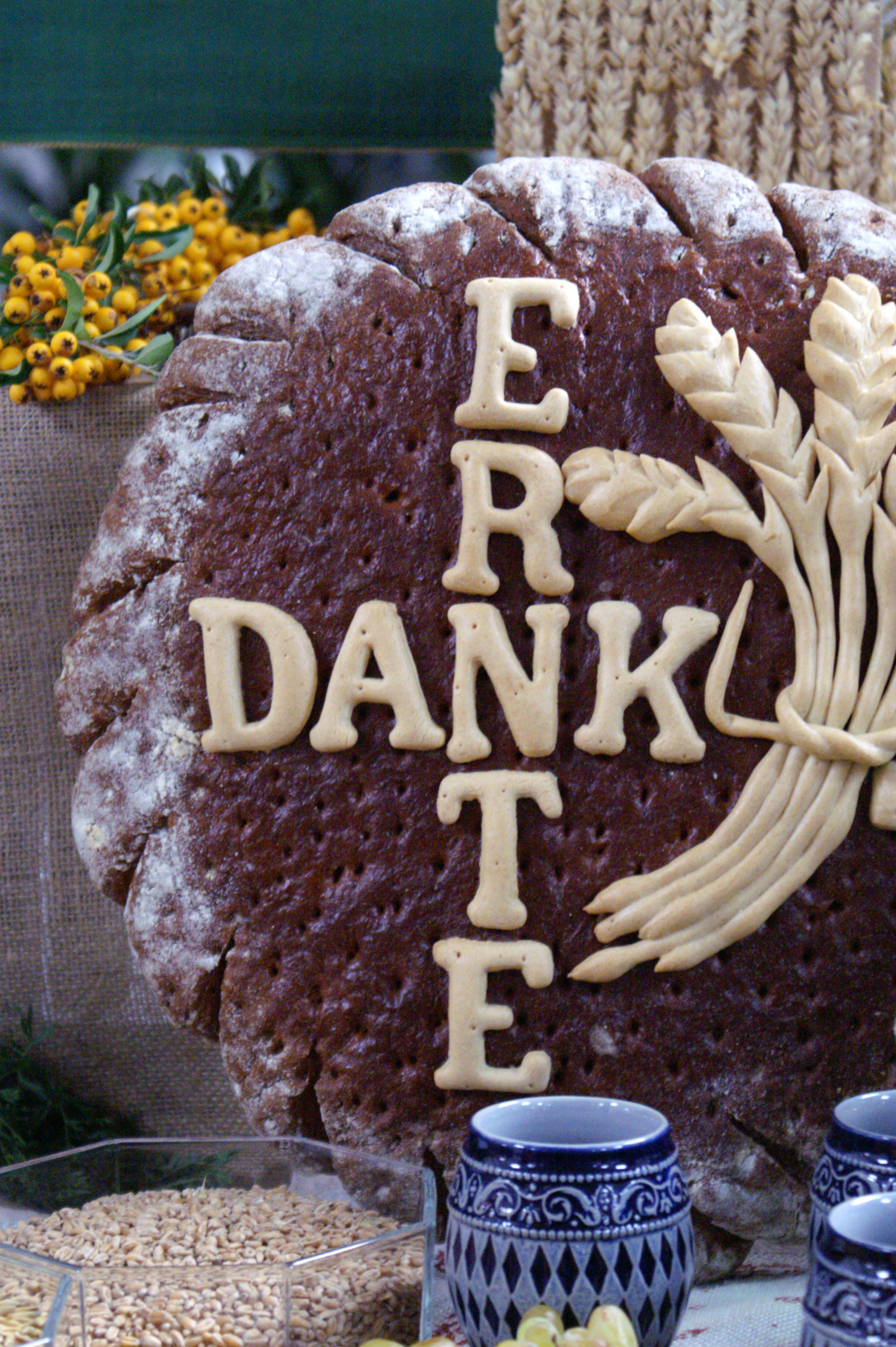 2125000584_205c98cbf8_o_by_norbert_staudt_pfarrbriefservice Brot mit 'Erntedank'