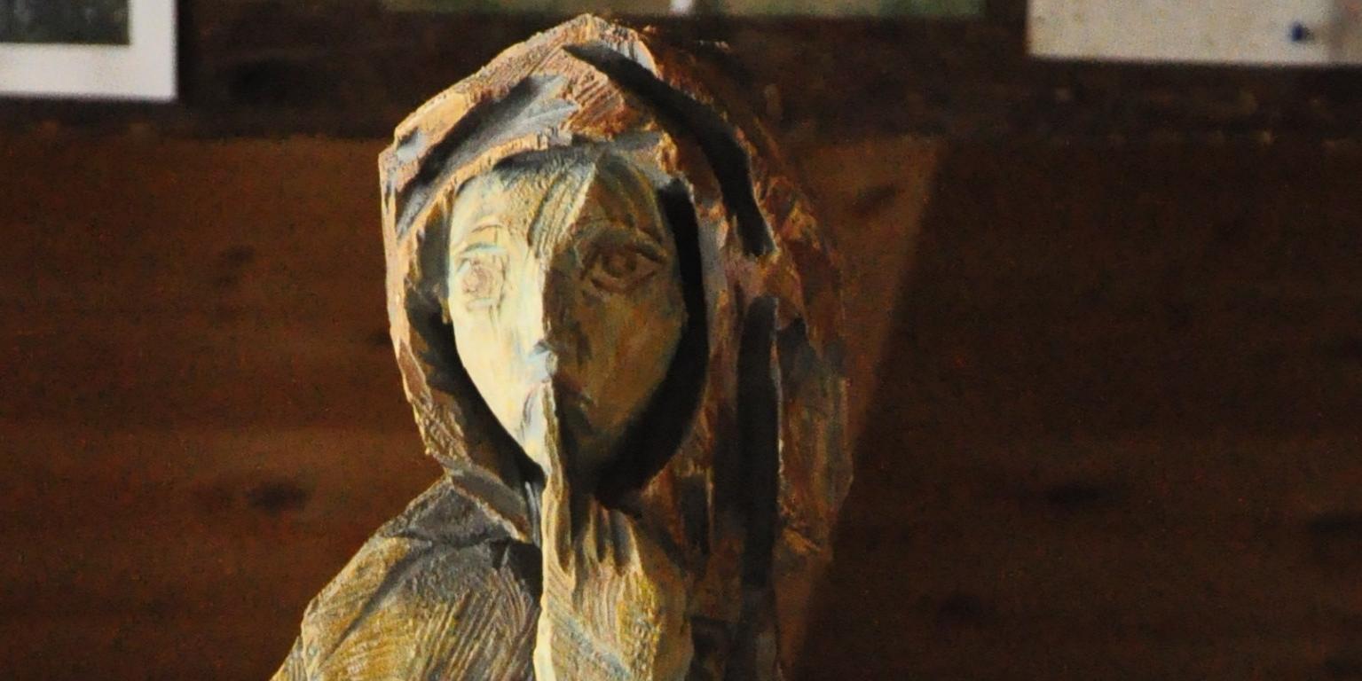 geschnitzte Holzfigur der Heiligen Anna