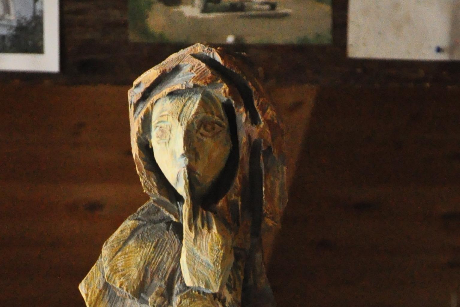 geschnitzte Holzfigur der Heiligen Anna