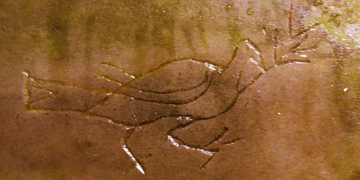 Domitilla-Katakomben: Steintafel mit Taube und Ölzweig