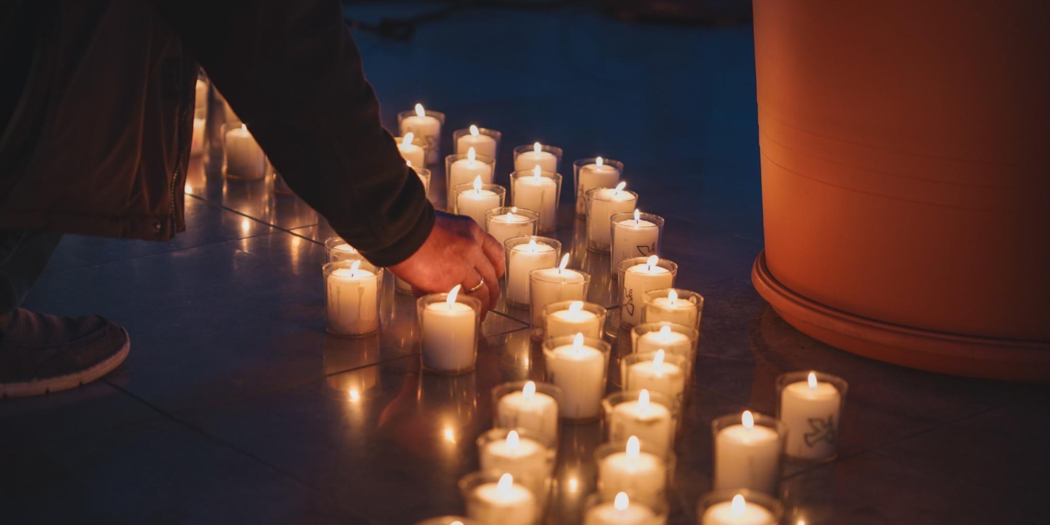 candles-7121577_by_Sebastian_Strauch_pixabay_pfarrbriefservice