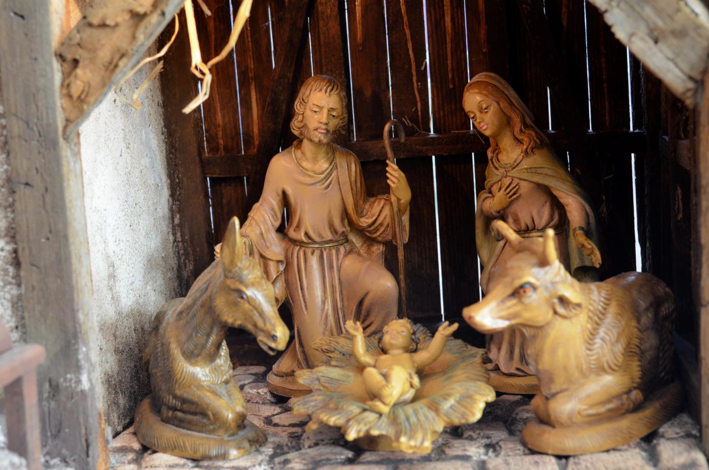 Eine Krippeszene aus Holz